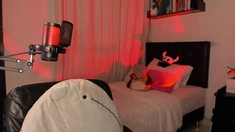 Mel  online show from September 17, 2025, 2:02 am