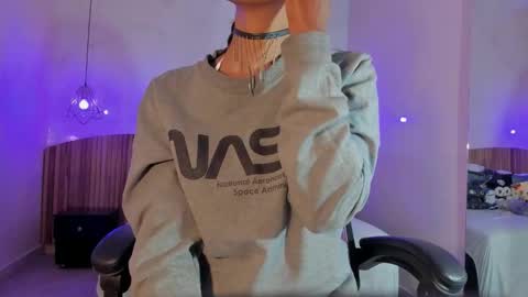 Nayuta online show from November 17, 2025, 7:52 pm