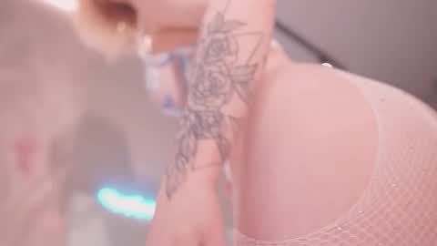 Nina  online show from September 30, 2025, 6:02 pm