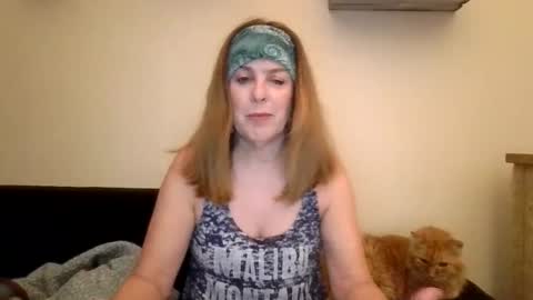 iampoppyy online show from October 22, 2025, 12:38 pm