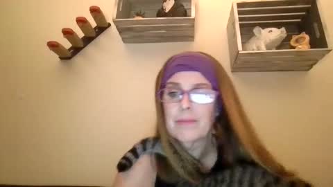 iampoppyy online show from October 24, 2025, 12:34 pm