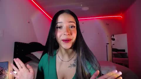 Snapshot of iamroxanne chatting on February 9, 2025, 4:57 am Camila online show from February 9, 2025, 4:57 am