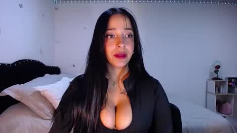 Snapshot of iamroxanne chatting on October 11, 2025, 3:06 am Camila online show from October 11, 2025, 3:06 am