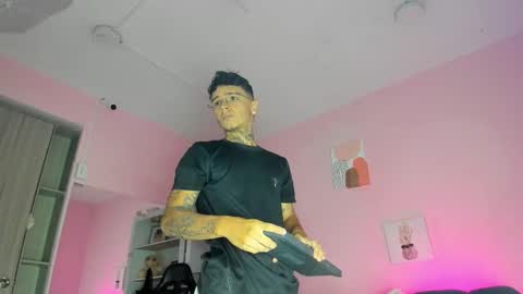 IAN CASTILLO online show from November 3, 2025, 11:11 am