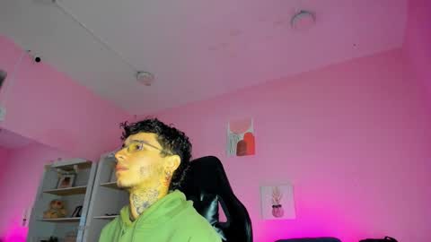 IAN CASTILLO online show from December 5, 2025, 11:19 am