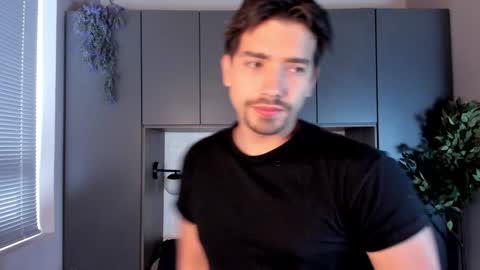 Ian Davis online show from December 29, 2024, 7:22 pm