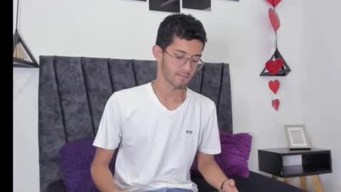 Snapshot of ian_thompsoncut chatting on October 1, 2025, 12:44 pm Ian Thompson online show from October 1, 2025, 12:44 pm