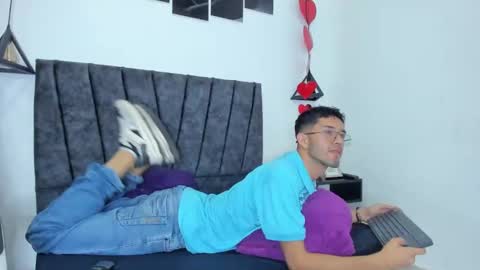 Snapshot of ian_thompsoncut chatting on October 6, 2025, 6:27 pm Ian Thompson online show from October 6, 2025, 6:27 pm