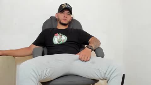 Snapshot of iandygrasso chatting on January 14, 2025, 1:17 pm iandygrasso online show from January 14, 2025, 1:17 pm