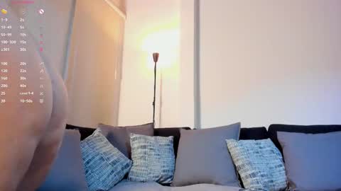 I A R A   online show from November 26, 2025, 10:49 am