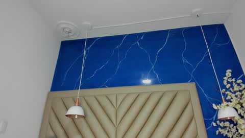 ibbie_ online show from December 20, 2025, 12:01 pm