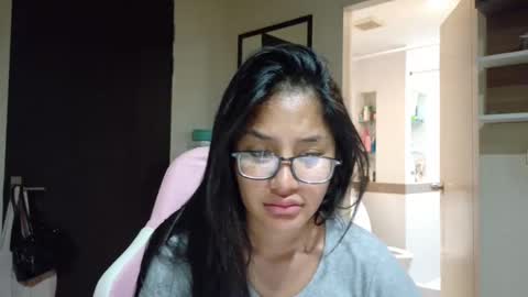 ice_ice_baby__ online show from September 28, 2025, 4:34 pm