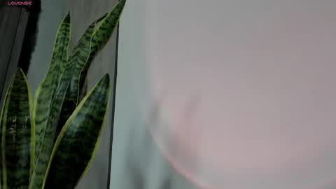 Crystall online show from October 12, 2025, 4:33 am