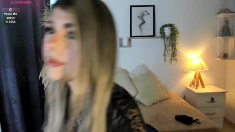 ice_y_abigail online show from November 30, 2025, 11:58 am