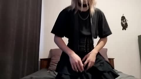 Jade online show from November 3, 2025, 1:12 pm