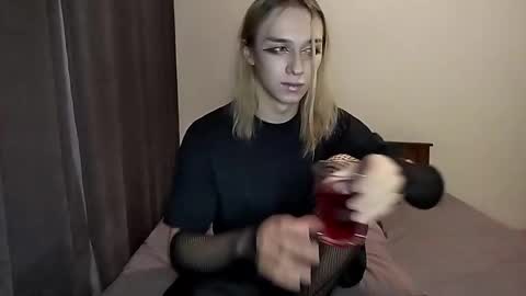 Jade online show from December 1, 2025, 3:17 pm