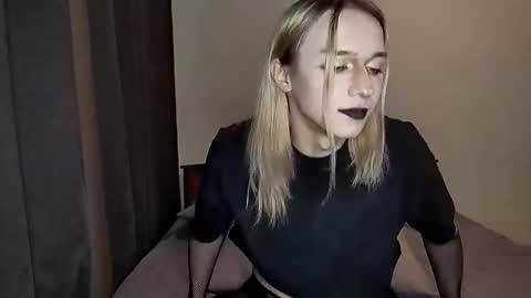 Jade online show from December 5, 2025, 3:52 pm