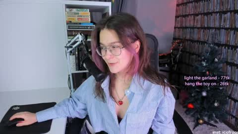 Snapshot of icefroq chatting on December 30, 2024, 6:05 pm Julia online show from December 30, 2024, 6:05 pm