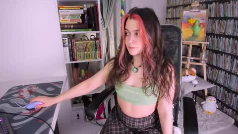 Julia online show from April 8, 2026, 8:31 pm