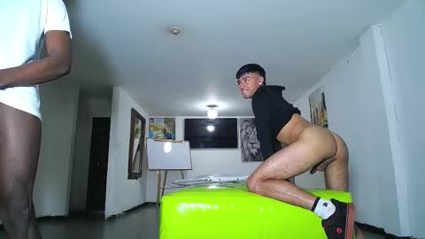 THOMAS AND DAMIAND online show from October 17, 2025, 12:52 pm