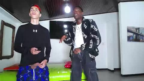 THOMAS AND DAMIAND online show from October 27, 2025, 12:53 pm