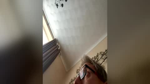 Snapshot of icums4u chatting on July 2, 2026, 4:02 pm icums4u online show from July 2, 2026, 4:02 pm