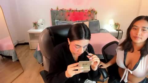 Snapshot of icysweetcam chatting on May 13, 2026, 11:18 am Icy online show from May 13, 2026, 11:18 am