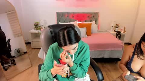 Snapshot of icysweetcam chatting on May 23, 2026, 11:36 am Icy online show from May 23, 2026, 11:36 am