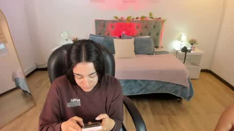 Snapshot of icysweetcam chatting on June 13, 2026, 12:03 pm Icy online show from June 13, 2026, 12:03 pm