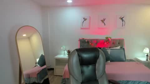 Snapshot of icysweetcam chatting on June 18, 2026, 11:47 am Icy online show from June 18, 2026, 11:47 am