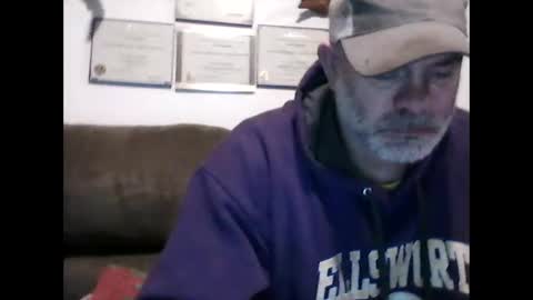 idkwhyidothis348732 online show from February 18, 2025, 12:48 am