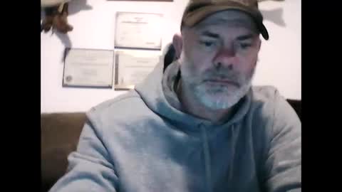 idkwhyidothis348732 online show from February 18, 2025, 11:08 pm