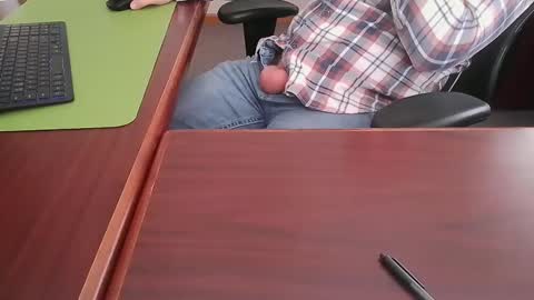 Snapshot of ifuk1stdate chatting on January 23, 2025, 4:04 pm Hung office Stud online show from January 23, 2025, 4:04 pm