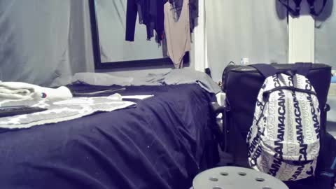 Amiri Roue online show from December 25, 2024, 4:44 am