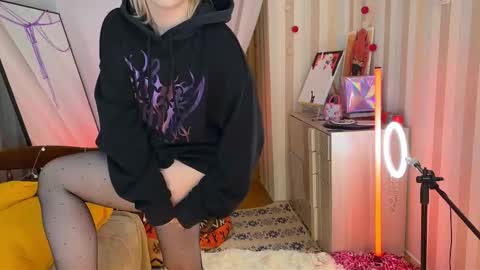 Emmy  help me reach 100 thumbs up online show from February 28, 2026, 5:47 pm