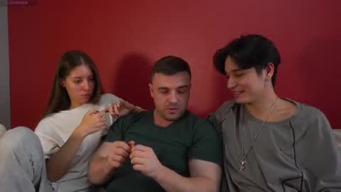 Julia and Mira online show from September 24, 2025, 1:47 pm