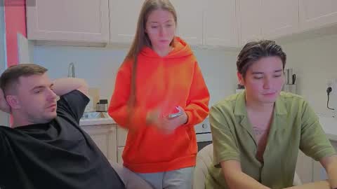 Julia and Mira online show from October 2, 2025, 6:42 am