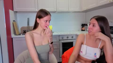 Julia and Mira online show from October 5, 2025, 8:56 am