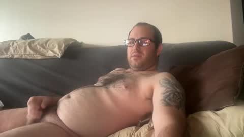 Snapshot of ij1321 chatting on June 1, 2026, 12:23 am LonelyDad online show from June 1, 2026, 12:23 am