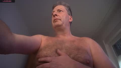 Snapshot of iliebetight chatting on December 4, 2025, 7:50 am iliebetight online show from December 4, 2025, 7:50 am