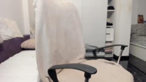 Bamby online show from December 17, 2025, 5:41 pm