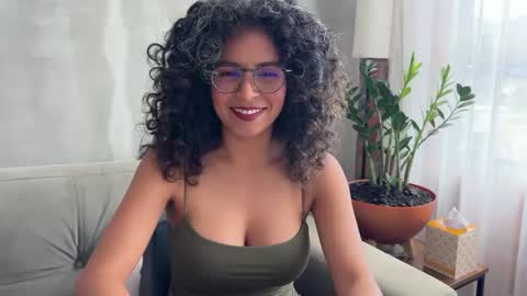 Kloe online show from September 8, 2025, 6:40 pm