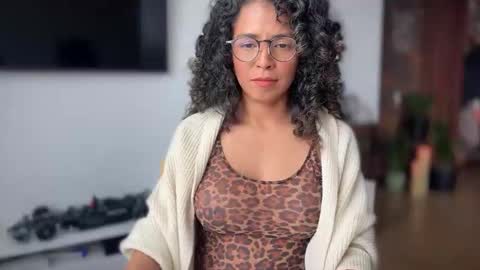 Kloe online show from October 10, 2025, 8:41 pm