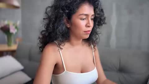 Kloe online show from November 9, 2025, 6:39 pm