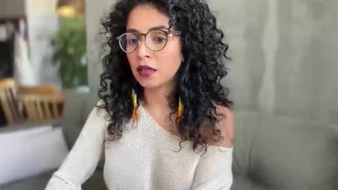 Kloe online show from February 12, 2026, 8:37 pm