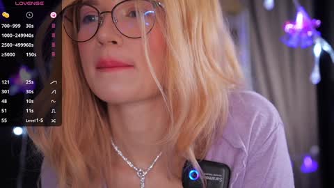 Lindsey and Candice online show from December 17, 2025, 3:29 pm