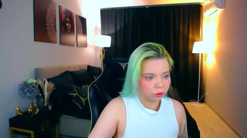 Roxy online show from October 6, 2025, 7:33 pm