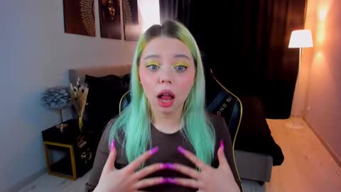 Roxy online show from November 14, 2025, 7:12 pm