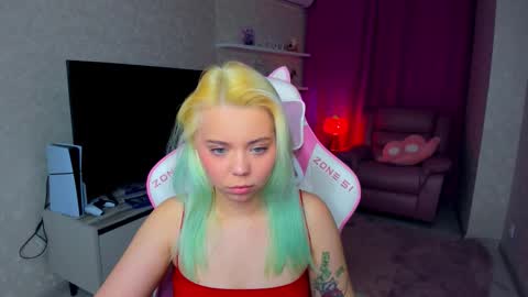 Roxy online show from November 24, 2025, 7:24 pm