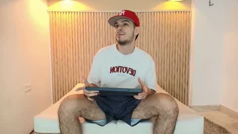 Snapshot of im_bull chatting on January 8, 2026, 12:40 pm BULL online show from January 8, 2026, 12:40 pm